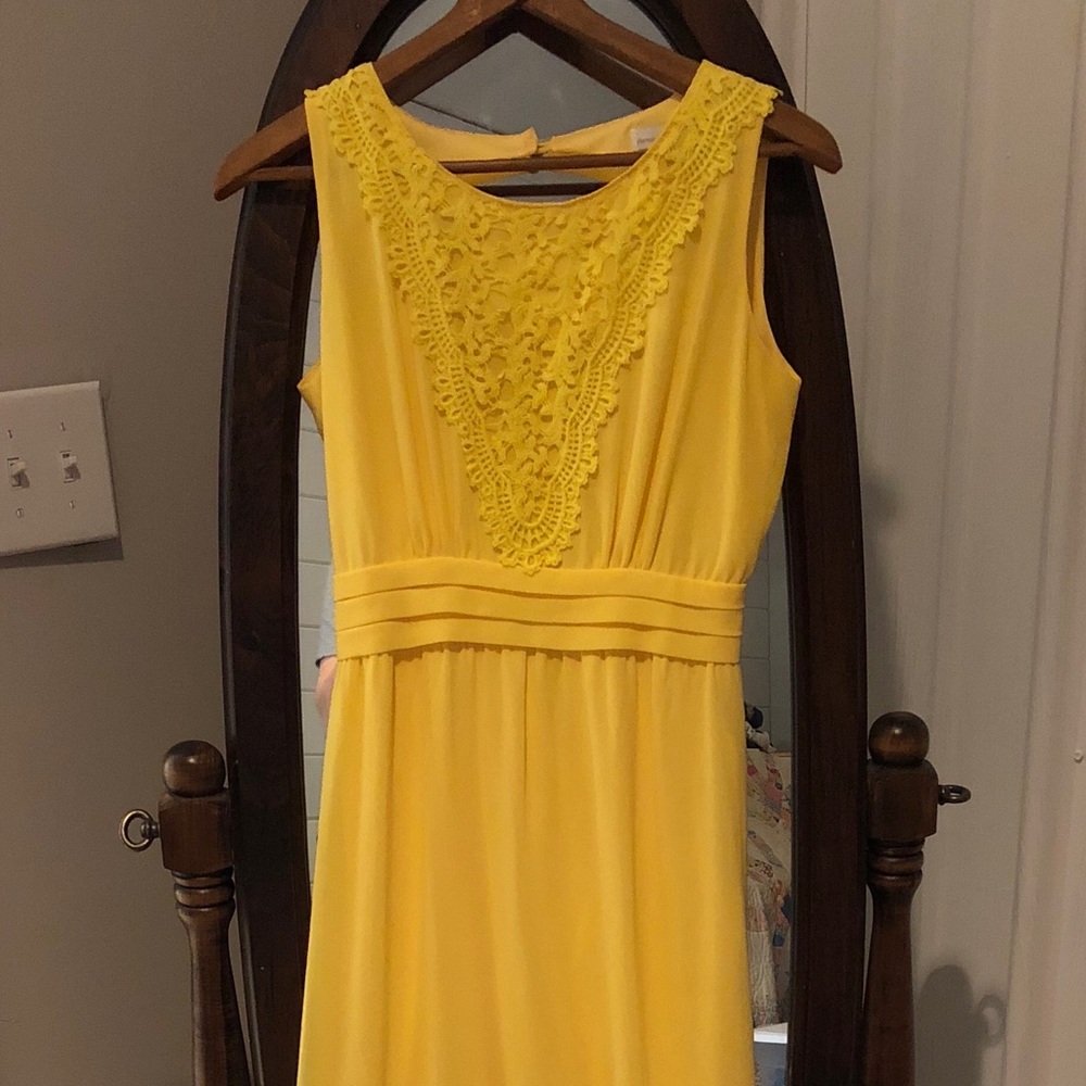Gorgeous yellow dress!